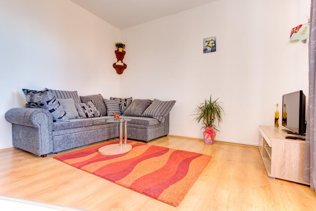 Ema Apartment *