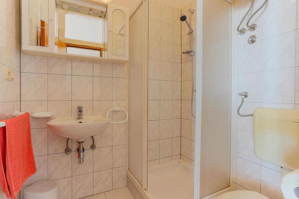 Apartment Ema *