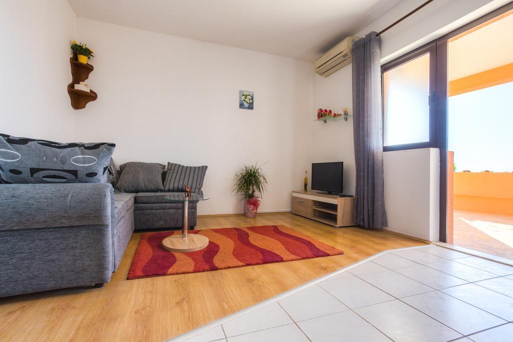 Apartment Ema